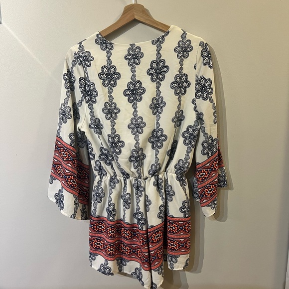 Honey Punch Patterned Romper Size Medium - Picture 2 of 2
